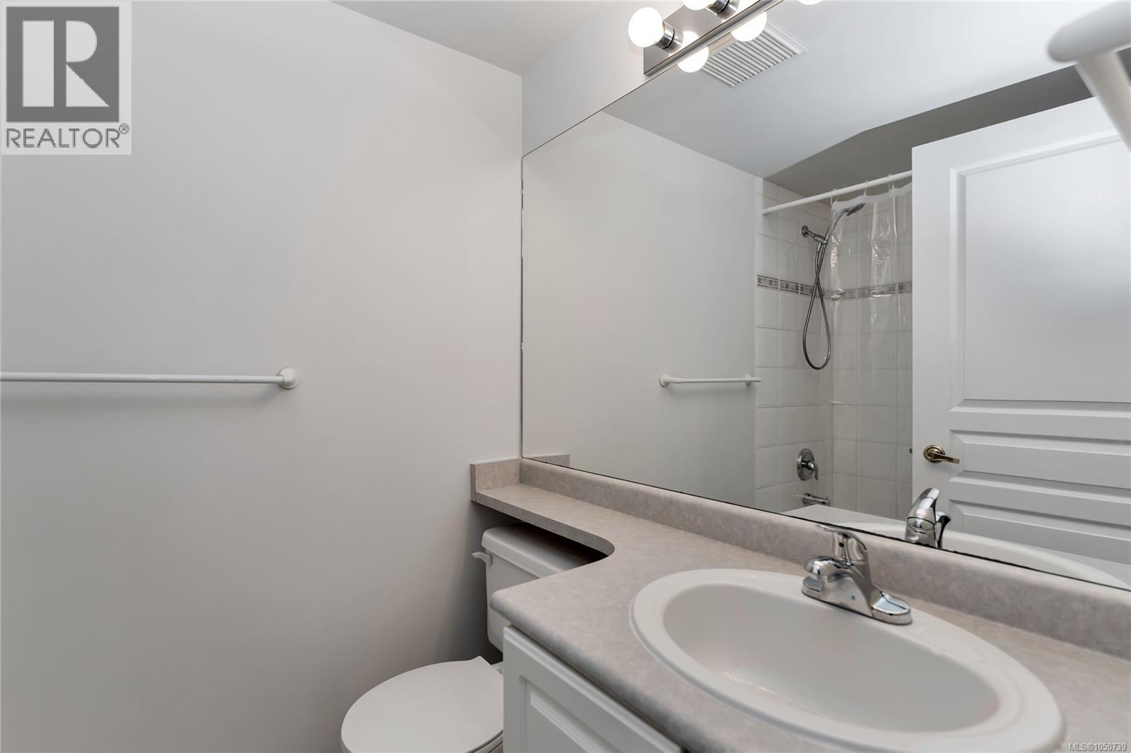 104 1580 Christmas Avenue, Saanich