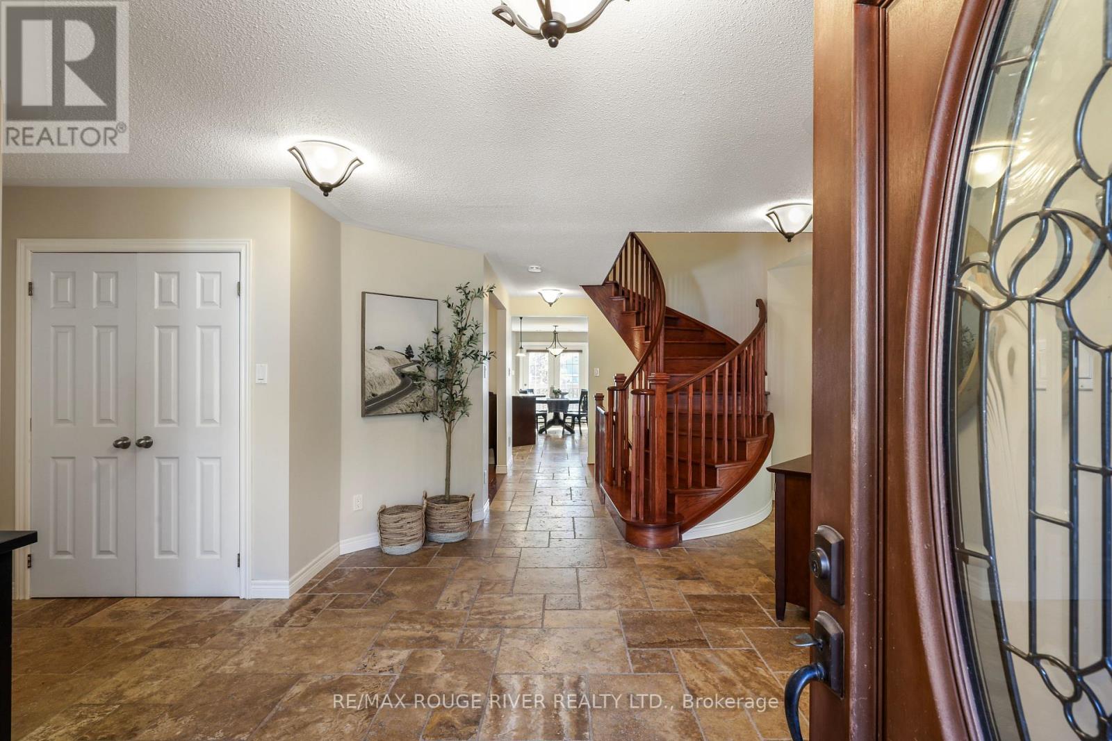 965 Ridge Valley Drive, Oshawa (Pinecrest), Ontario, L1K2G3, Oshawa (Pinecrest), Ontario — photo 2 of 5