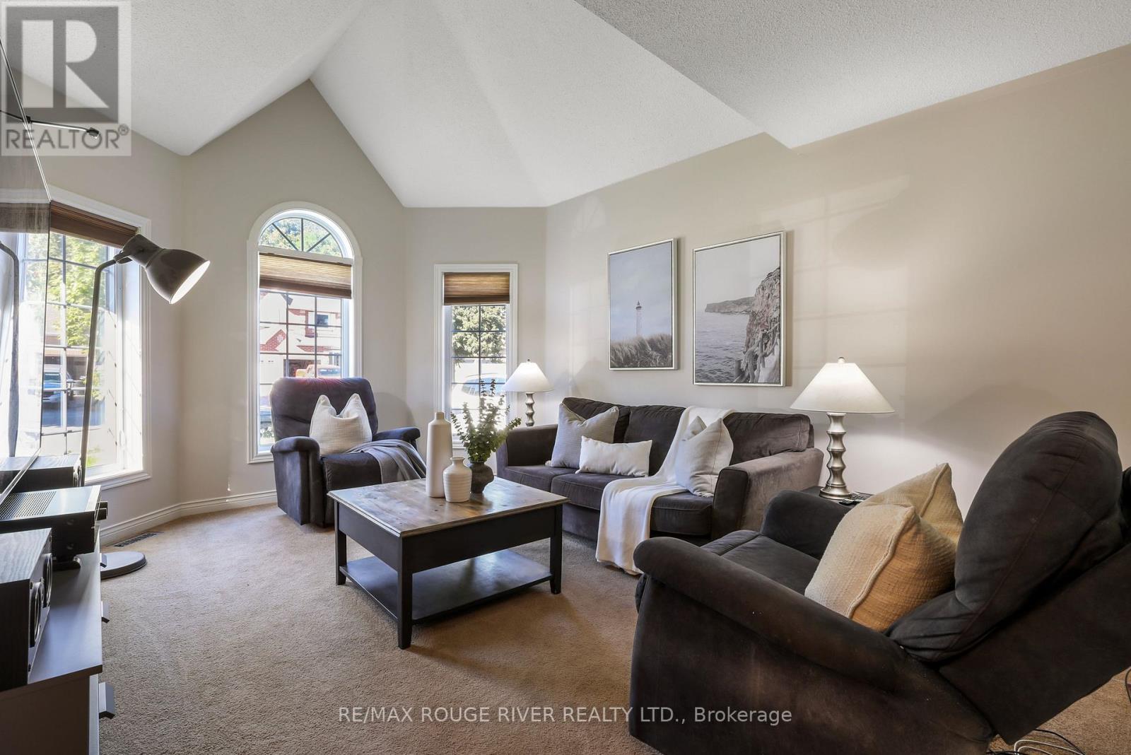 965 Ridge Valley Drive, Oshawa (Pinecrest), Ontario, L1K2G3, Oshawa (Pinecrest), Ontario — photo 3 of 5