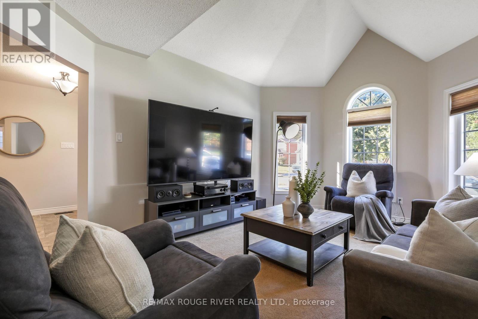 965 Ridge Valley Drive, Oshawa (Pinecrest), Ontario, L1K2G3, Oshawa (Pinecrest), Ontario — photo 4 of 5