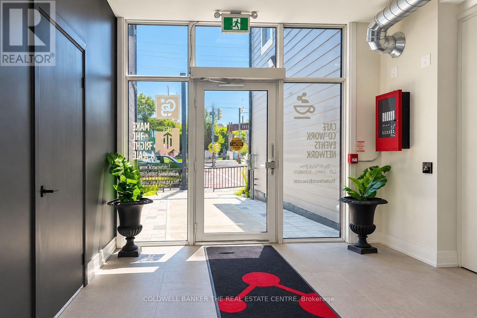 431 DAVIS DRIVE, Newmarket (Bristol-London) — photo 3