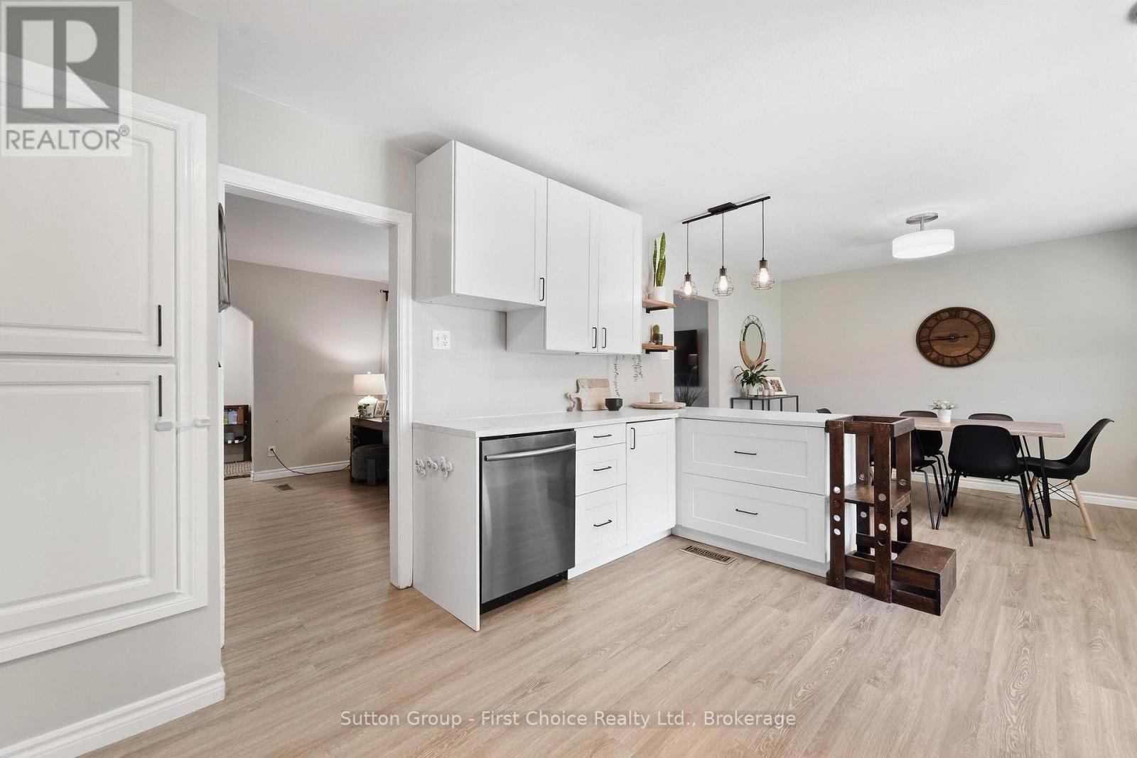 17 REGINA ROAD - 10