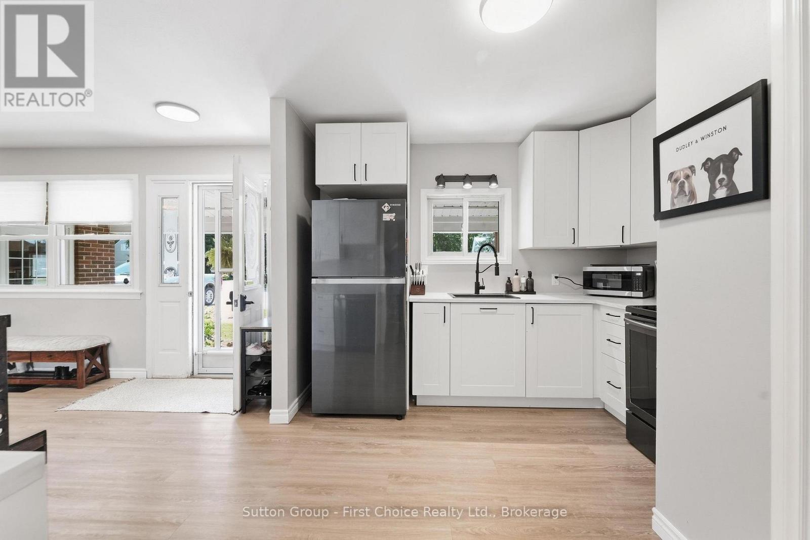 17 REGINA ROAD - 11