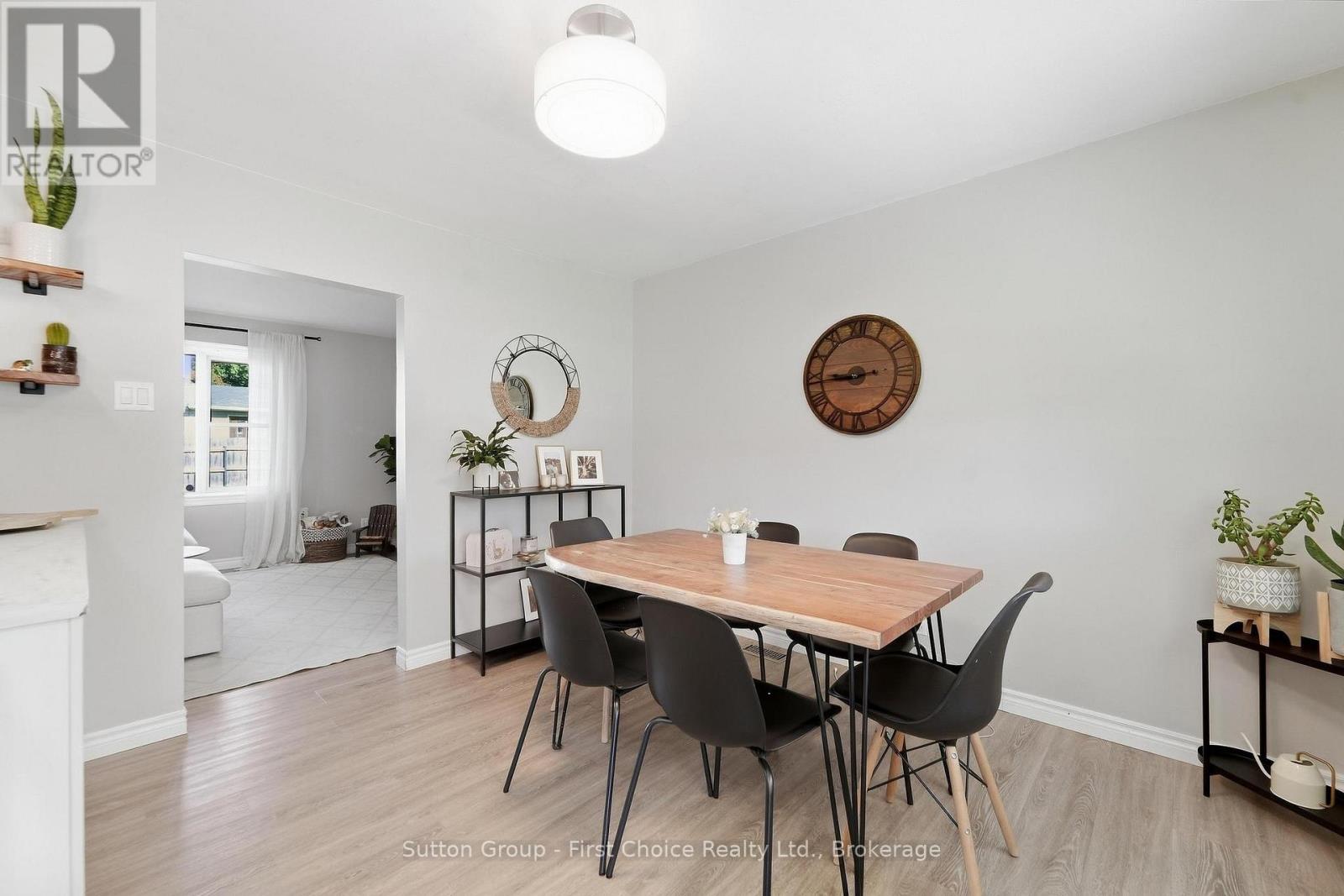 17 REGINA ROAD - 12