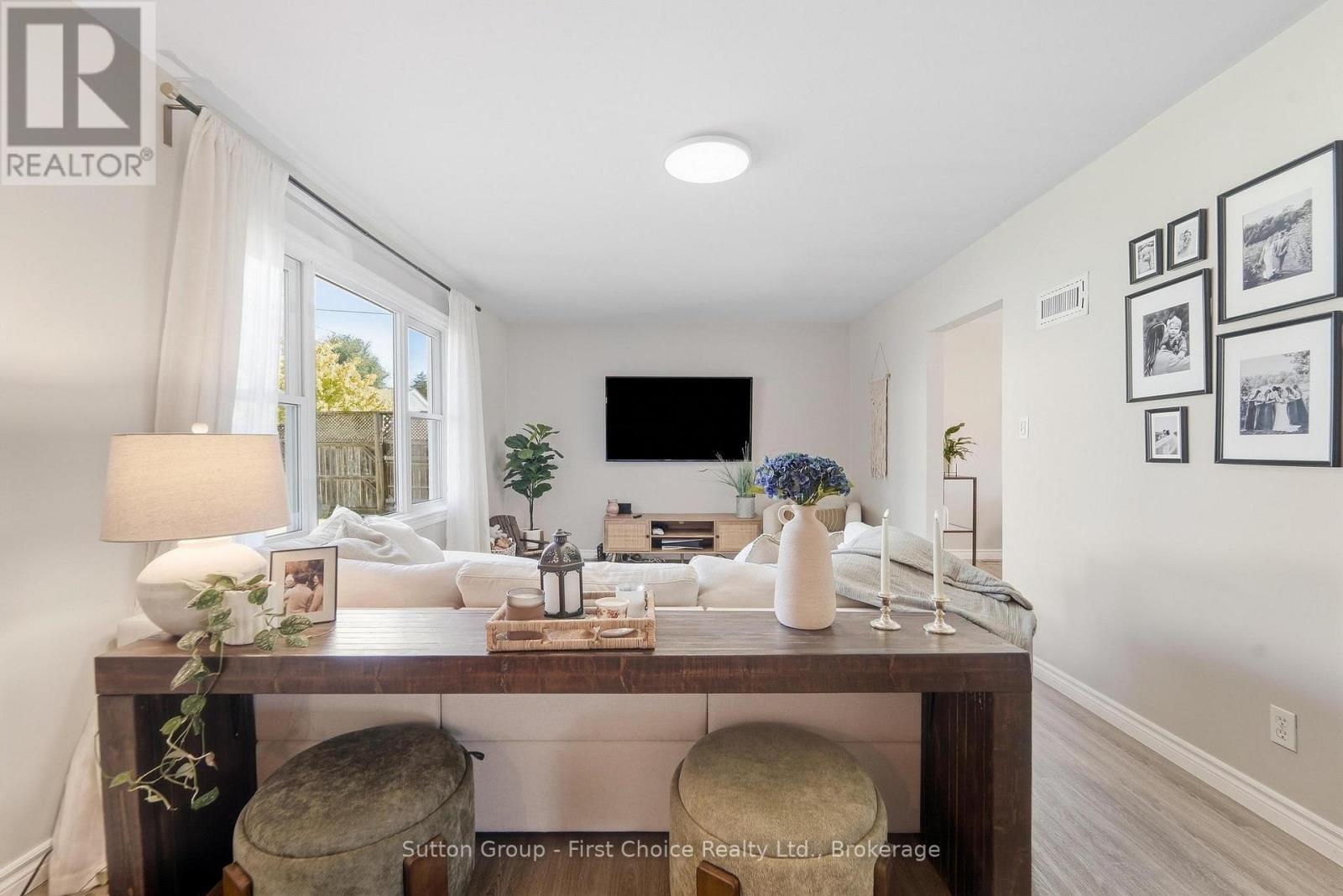 17 REGINA ROAD - 16
