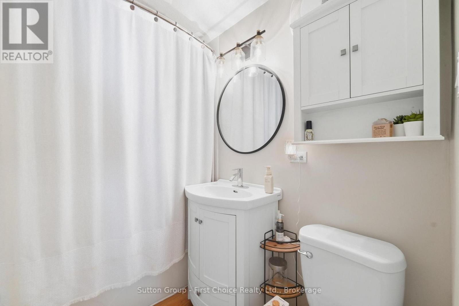17 REGINA ROAD - 23