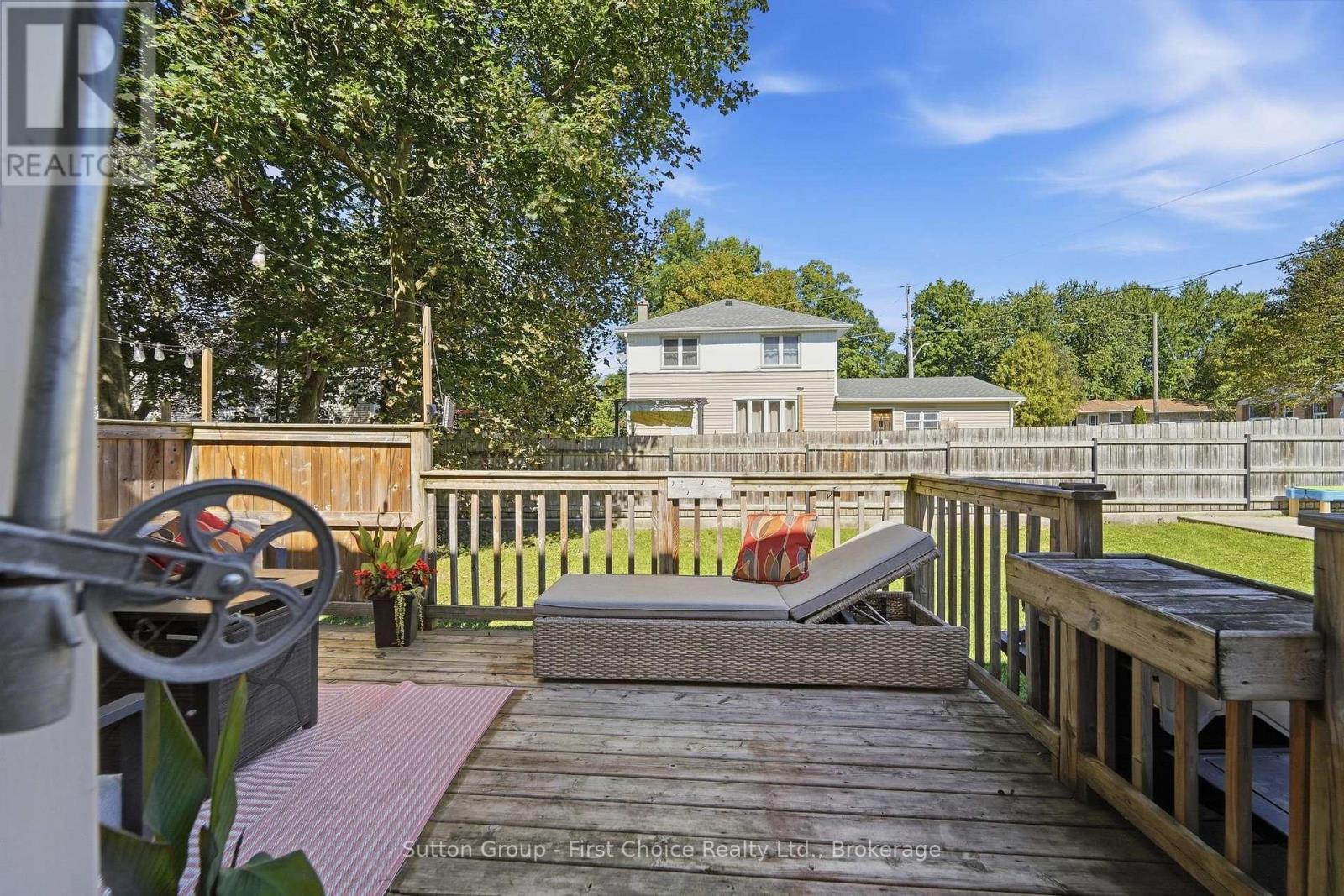 17 REGINA ROAD - 35