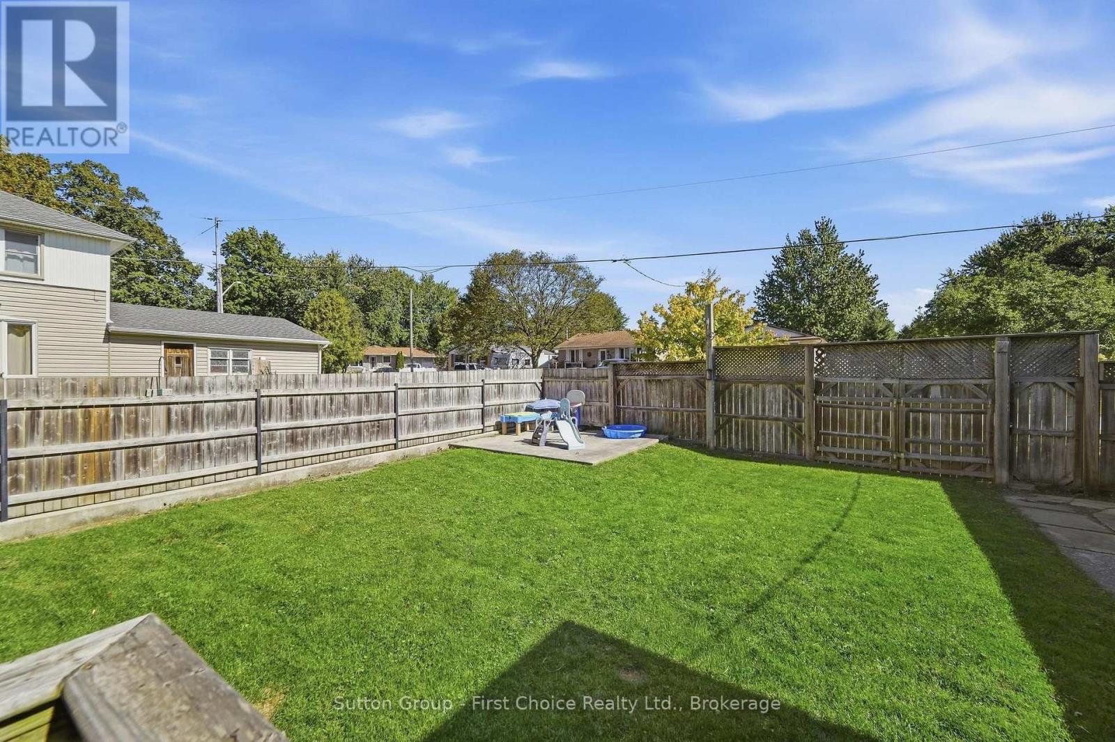 17 REGINA ROAD - 37