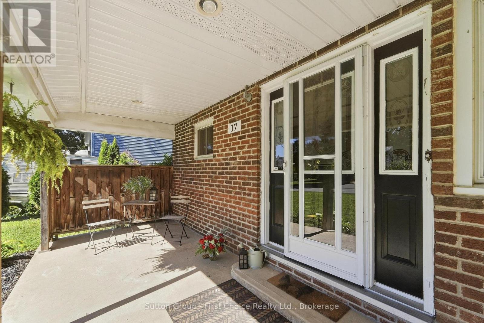 17 REGINA ROAD - 4