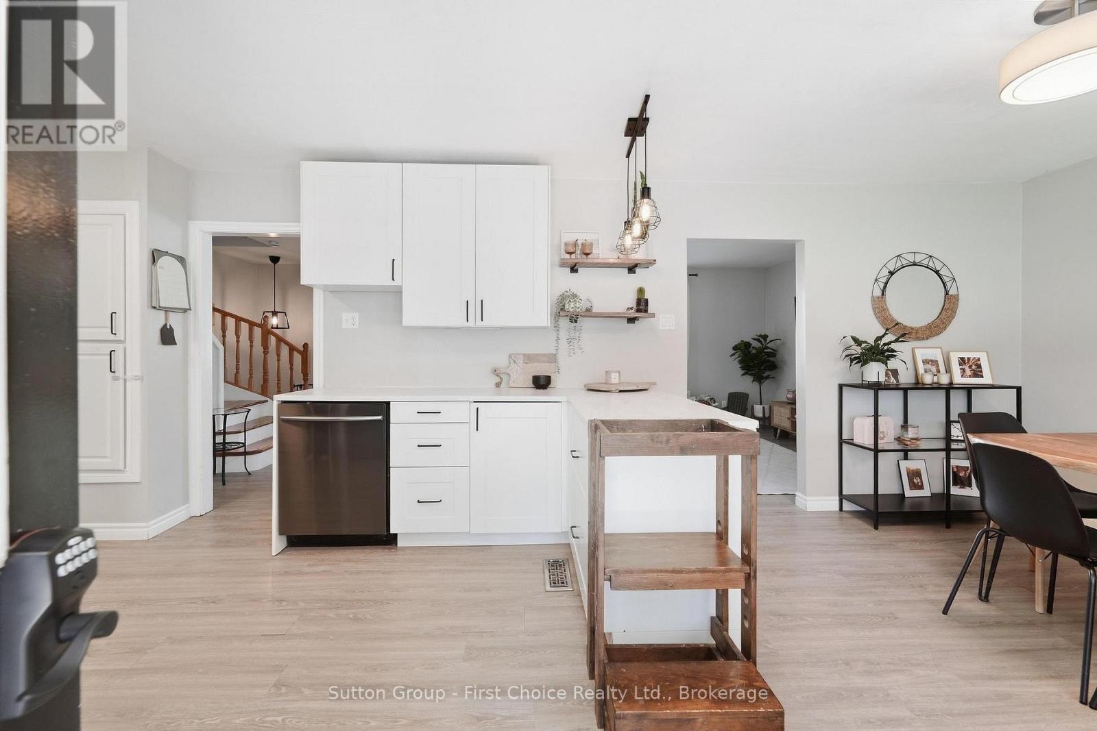 17 REGINA ROAD - 6