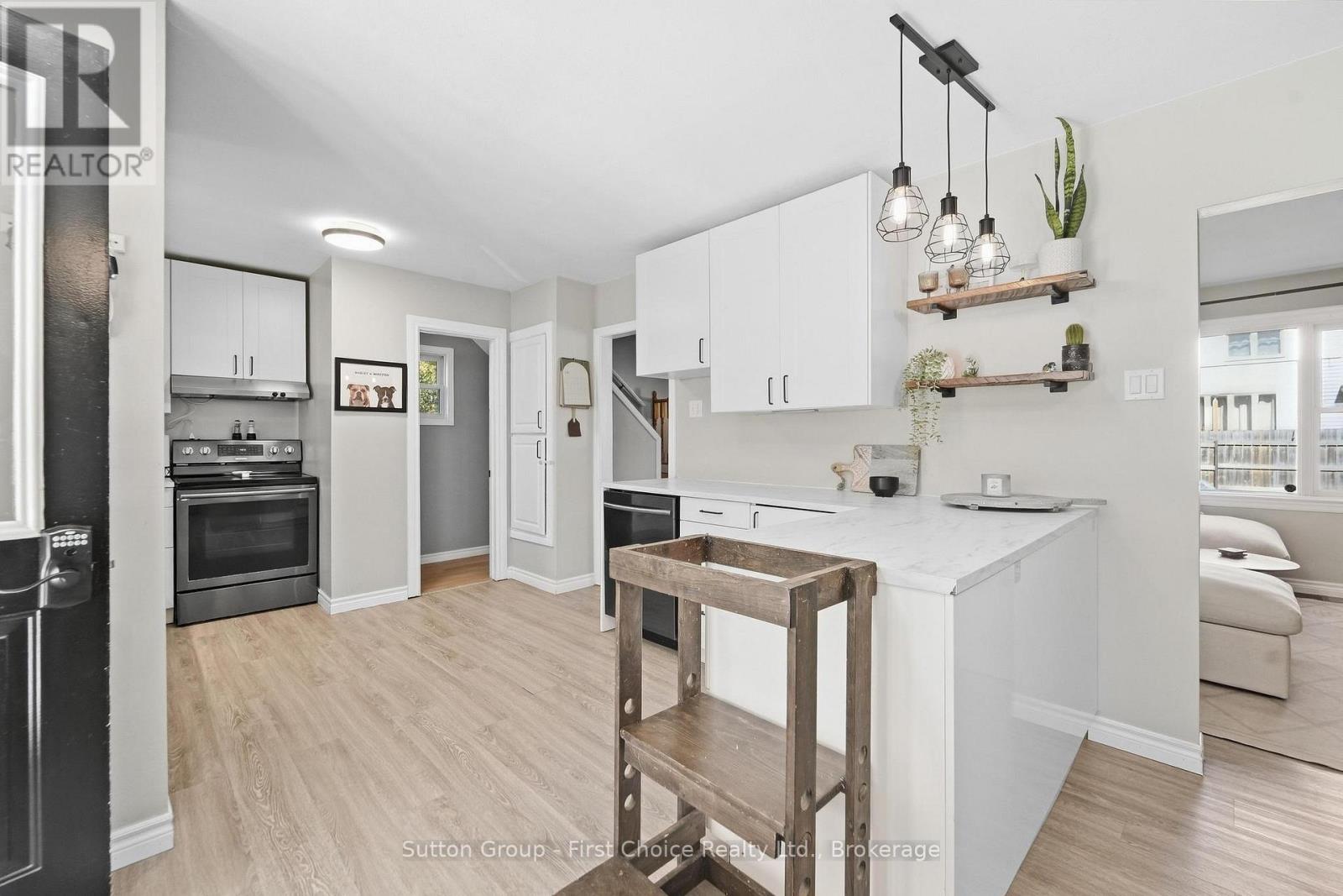 17 REGINA ROAD - 7