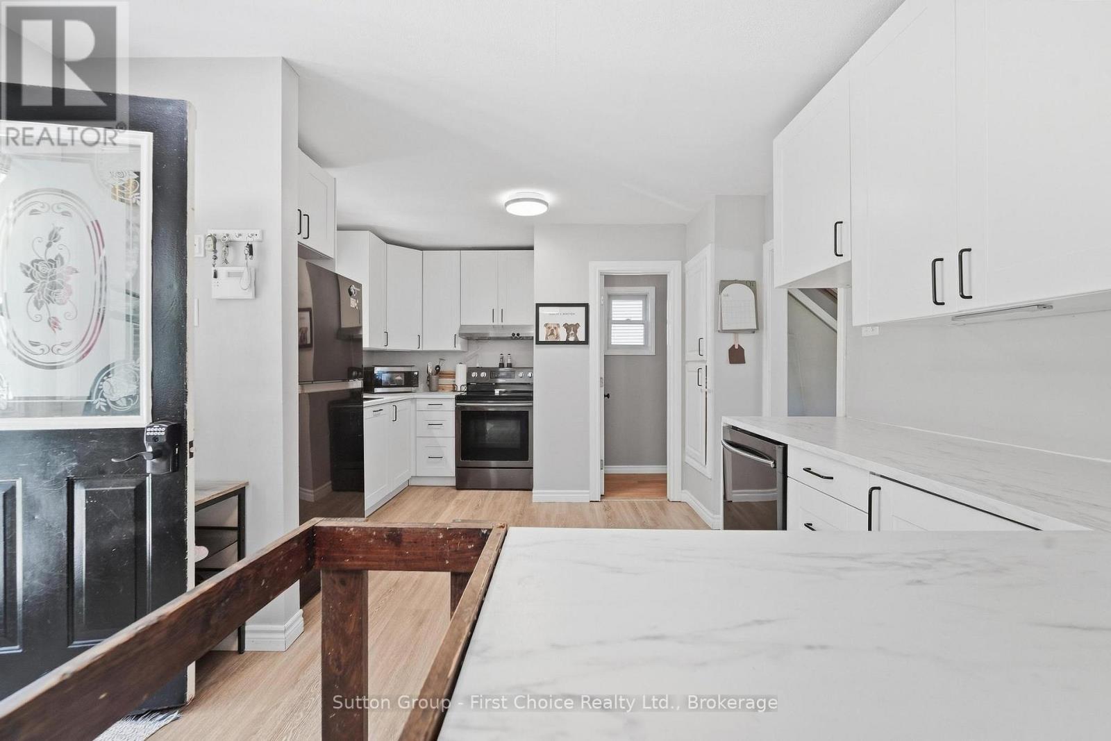 17 REGINA ROAD - 8