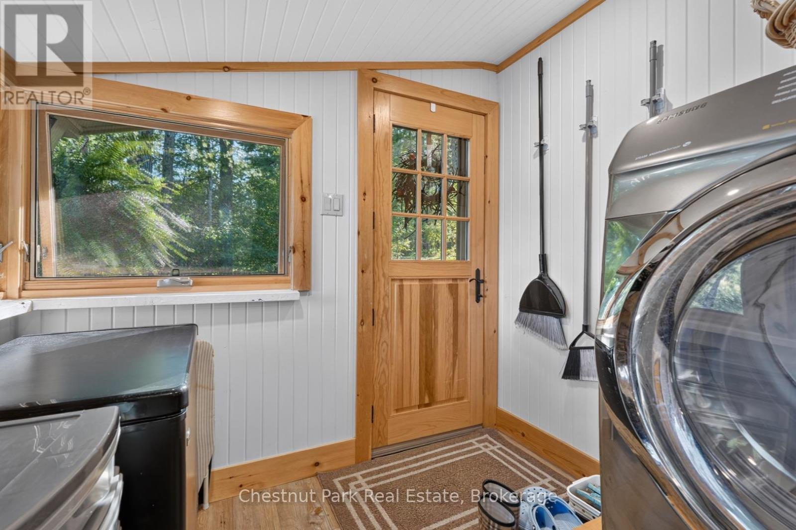 1048 NORA LANE - Image 21