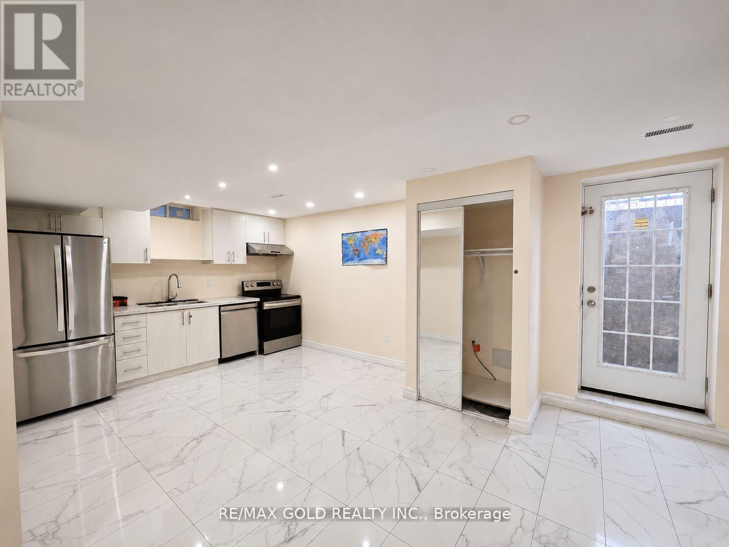 27 BRENTWICK DRIVE, Brampton (Credit Valley) — photo 4