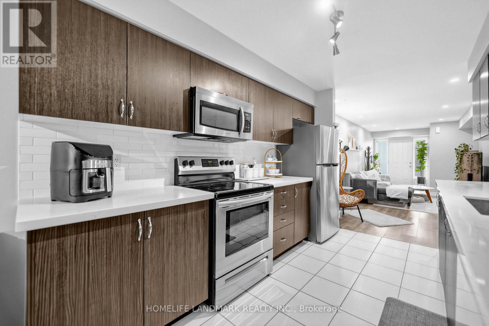 #251 60 PARROTTA DRIVE - 10