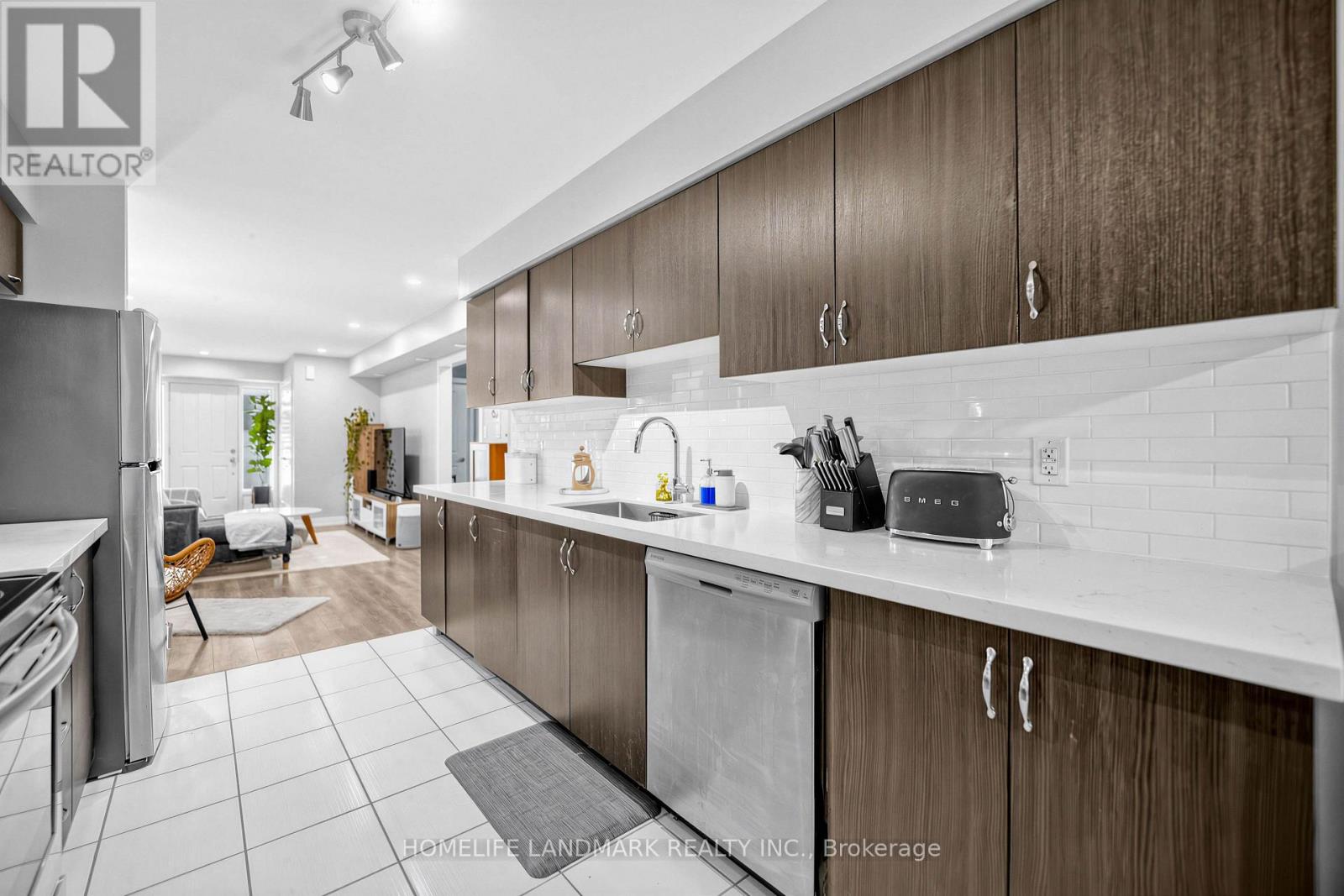#251 60 PARROTTA DRIVE - 11