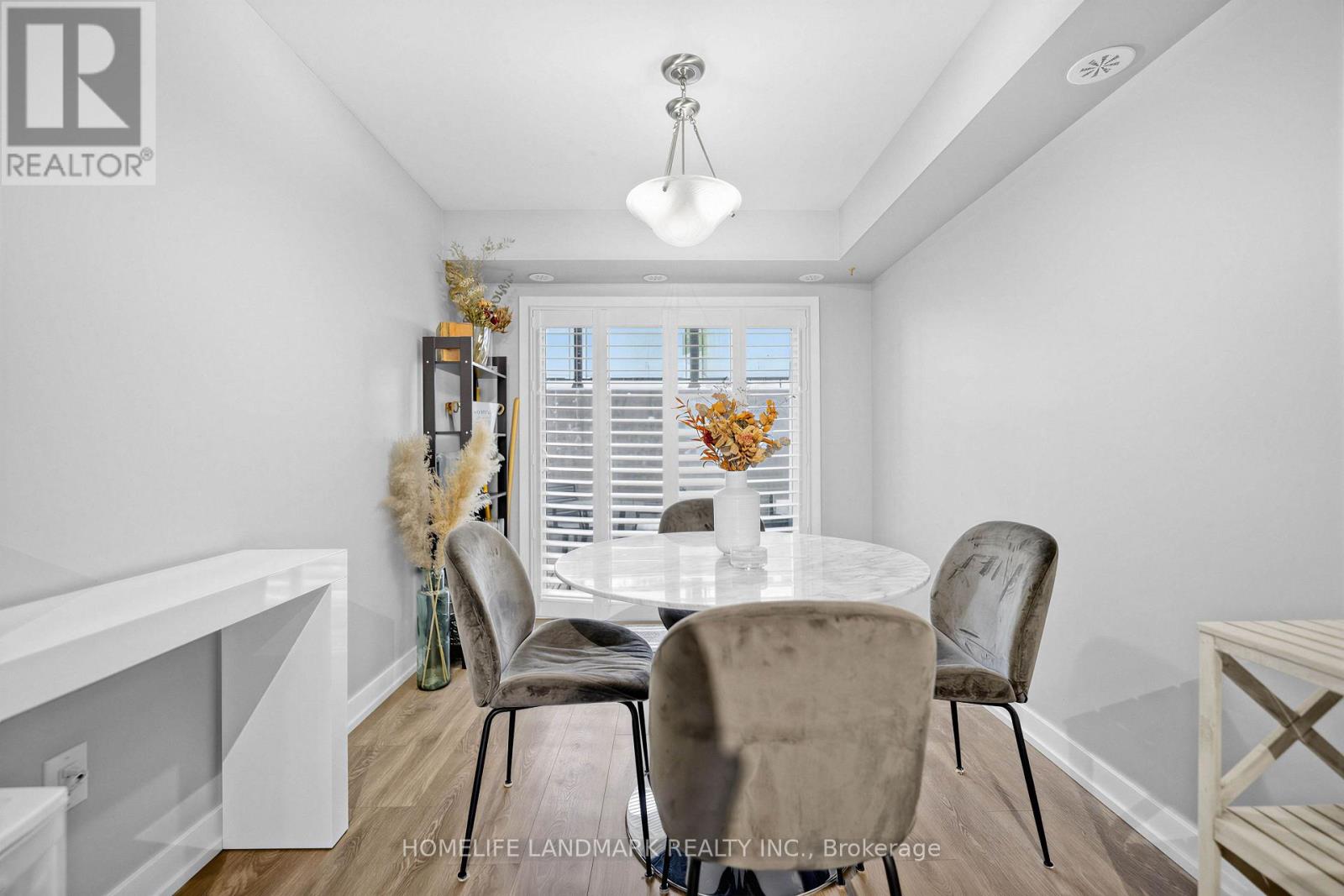 #251 60 PARROTTA DRIVE - 13
