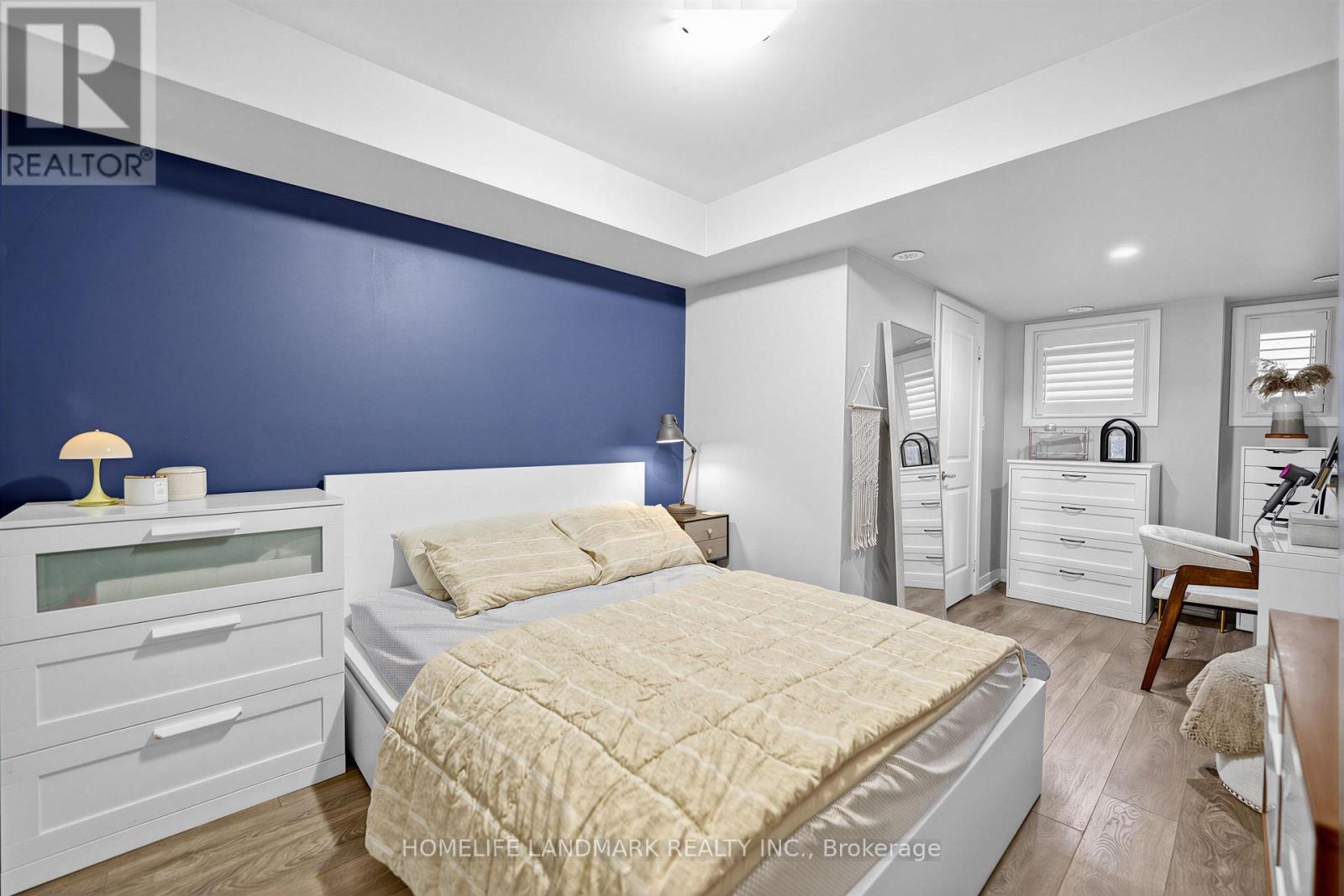 #251 60 PARROTTA DRIVE - 14