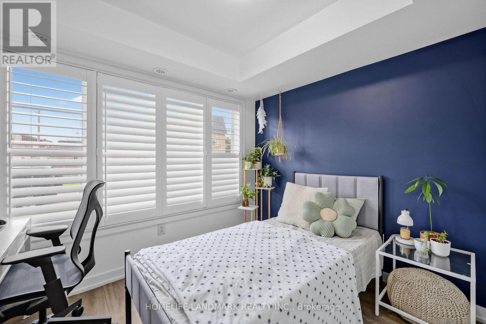 #251 60 PARROTTA DRIVE - 21