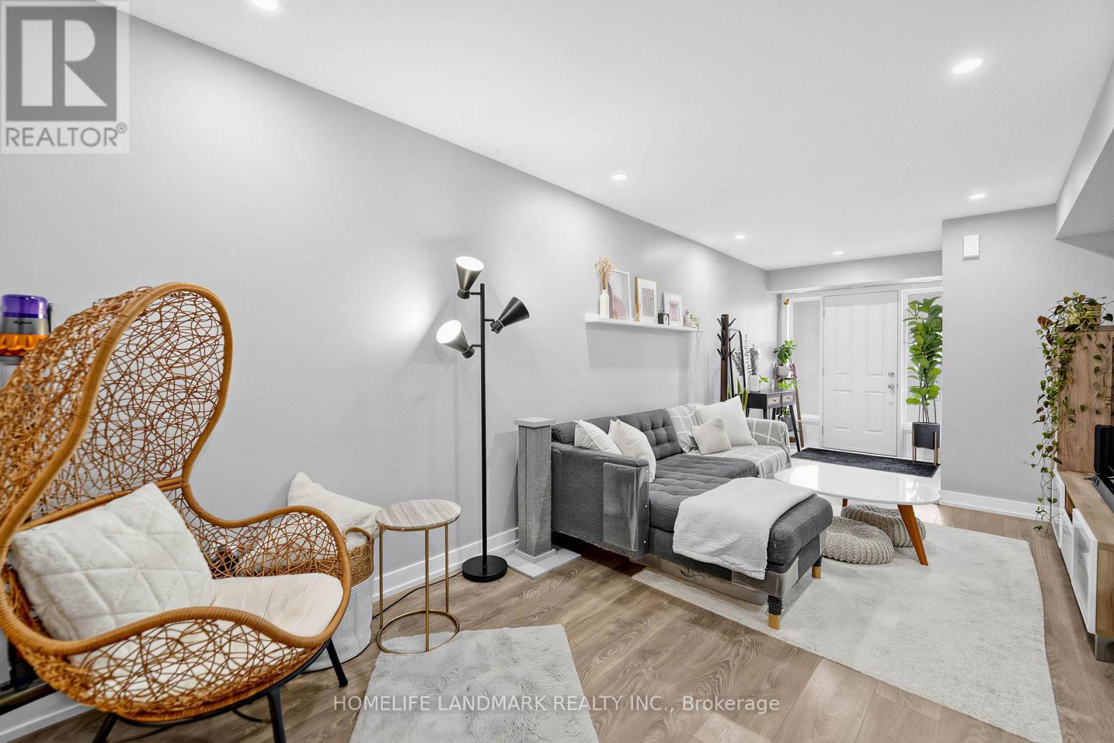 #251 60 PARROTTA DRIVE - 5