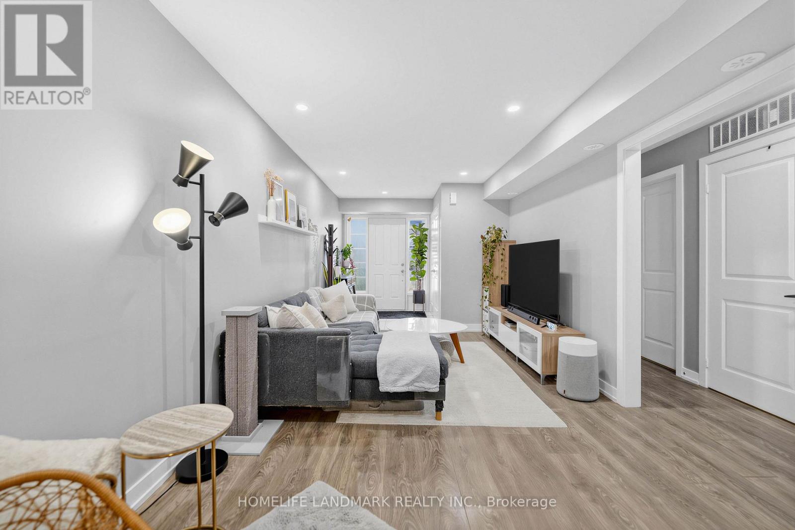 #251 60 PARROTTA DRIVE - 8