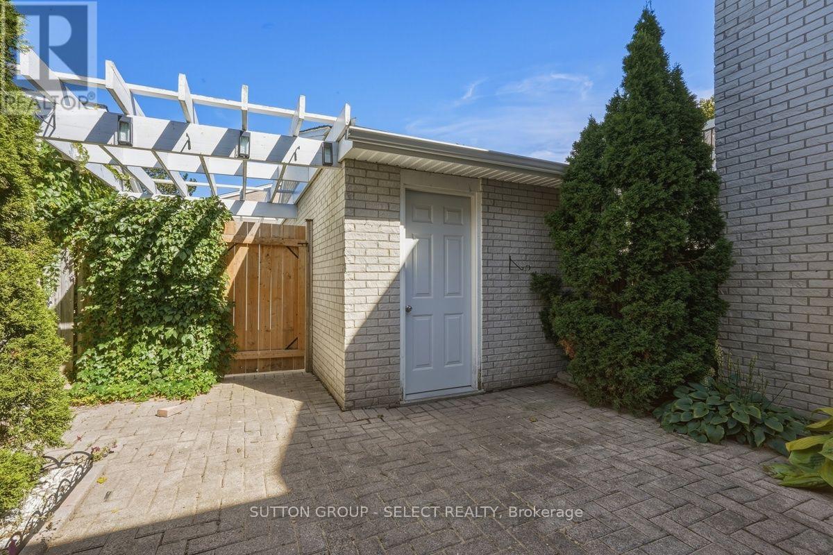 #29 669 OSGOODE DRIVE - 42