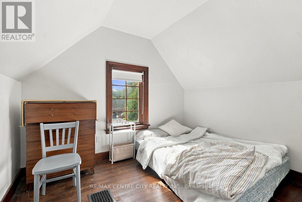 245 BERNARD AVENUE - Image 33