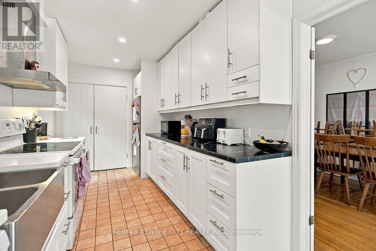245 BERNARD AVENUE - 9