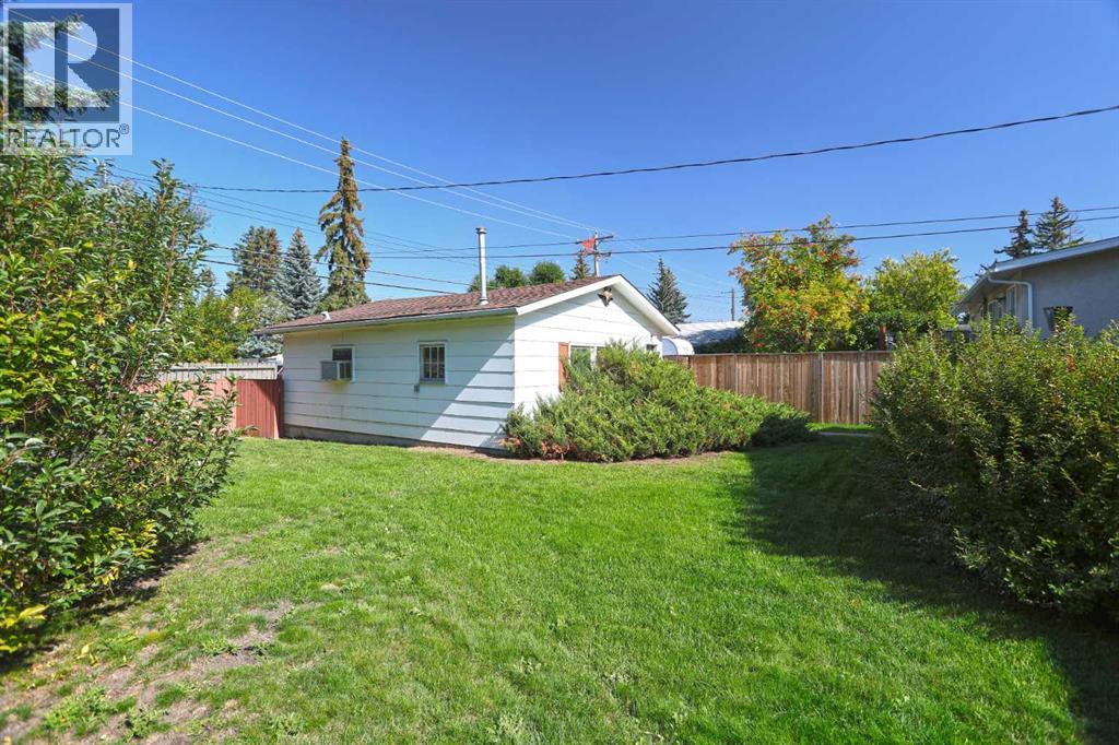 4116 40 Avenue NW - photo 30