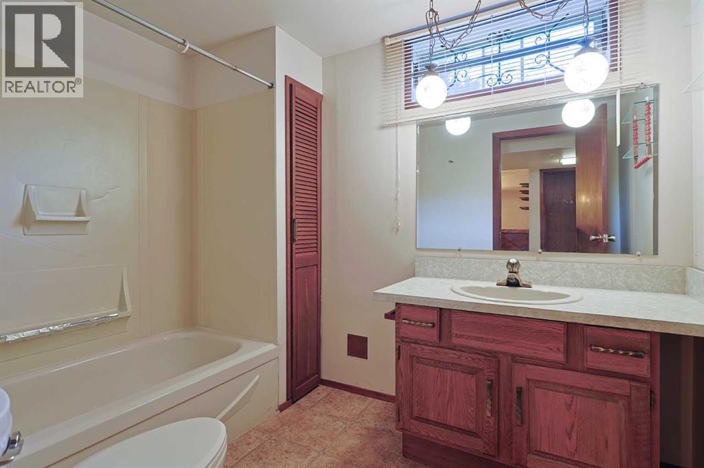 4116 40 Avenue NW - photo 22