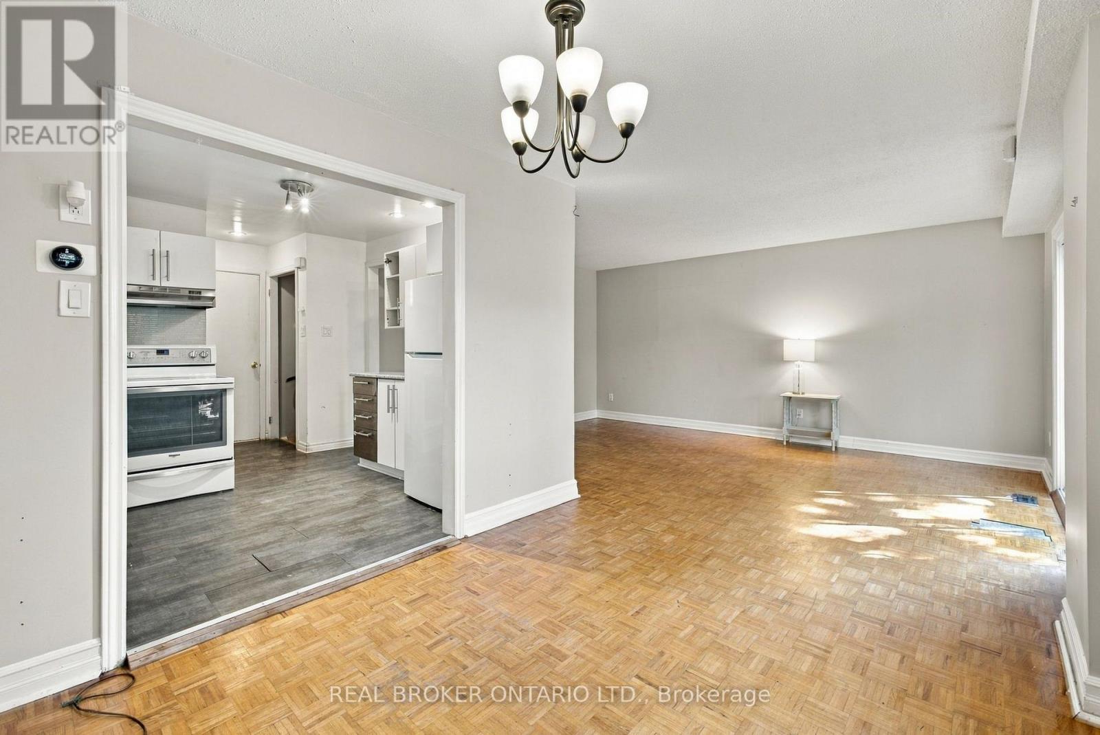 60 TYBALT CRESCENT - 10