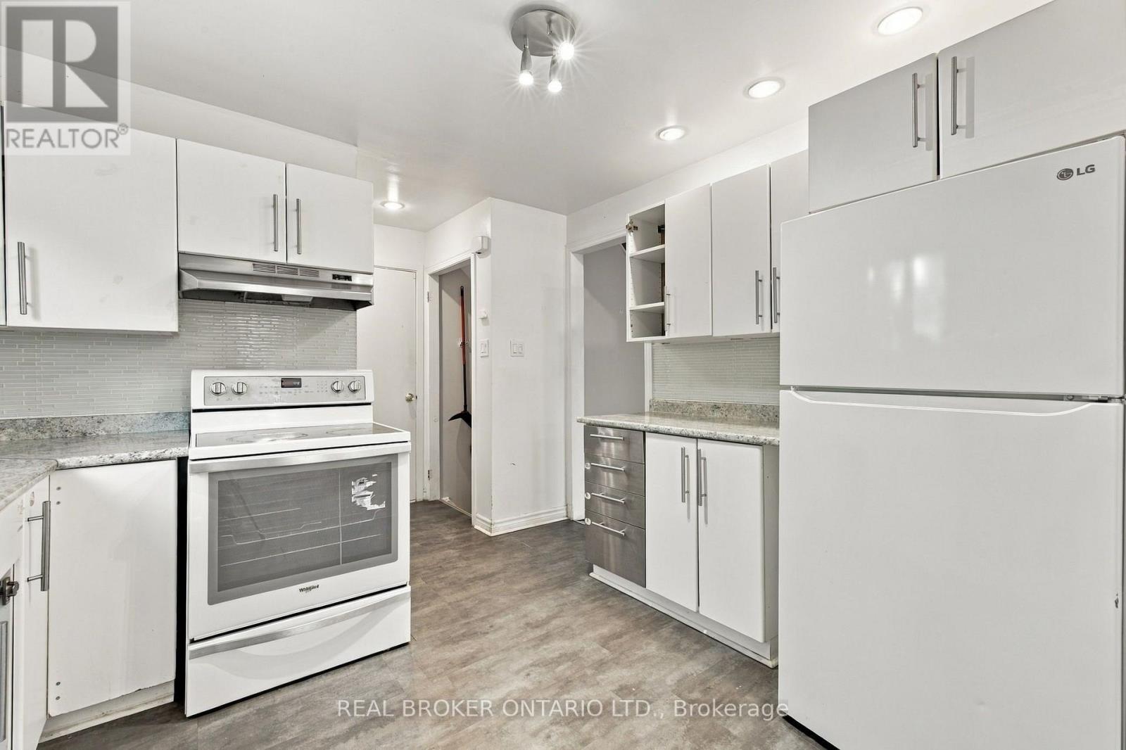 60 TYBALT CRESCENT - 12