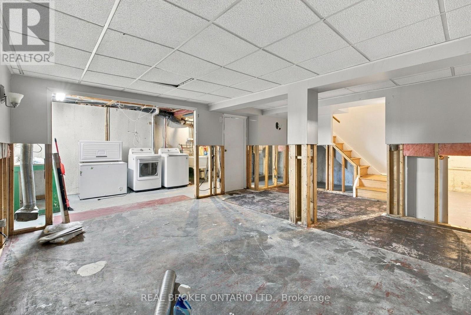 60 TYBALT CRESCENT - 25