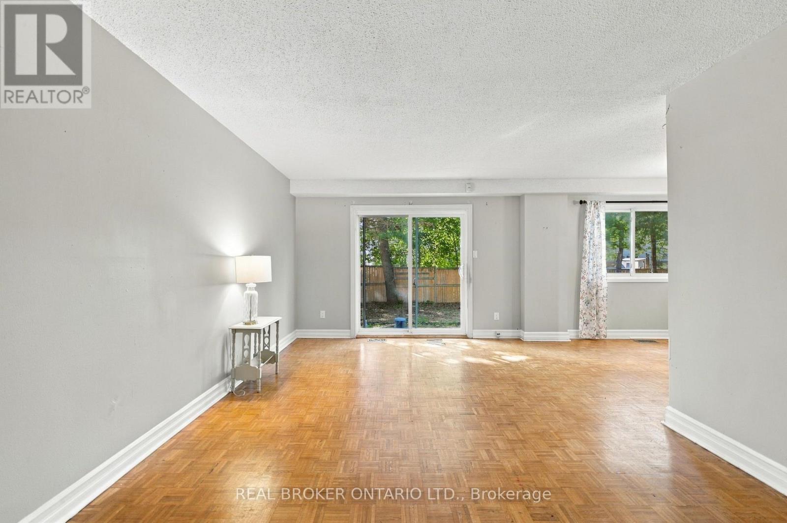 60 TYBALT CRESCENT - 3