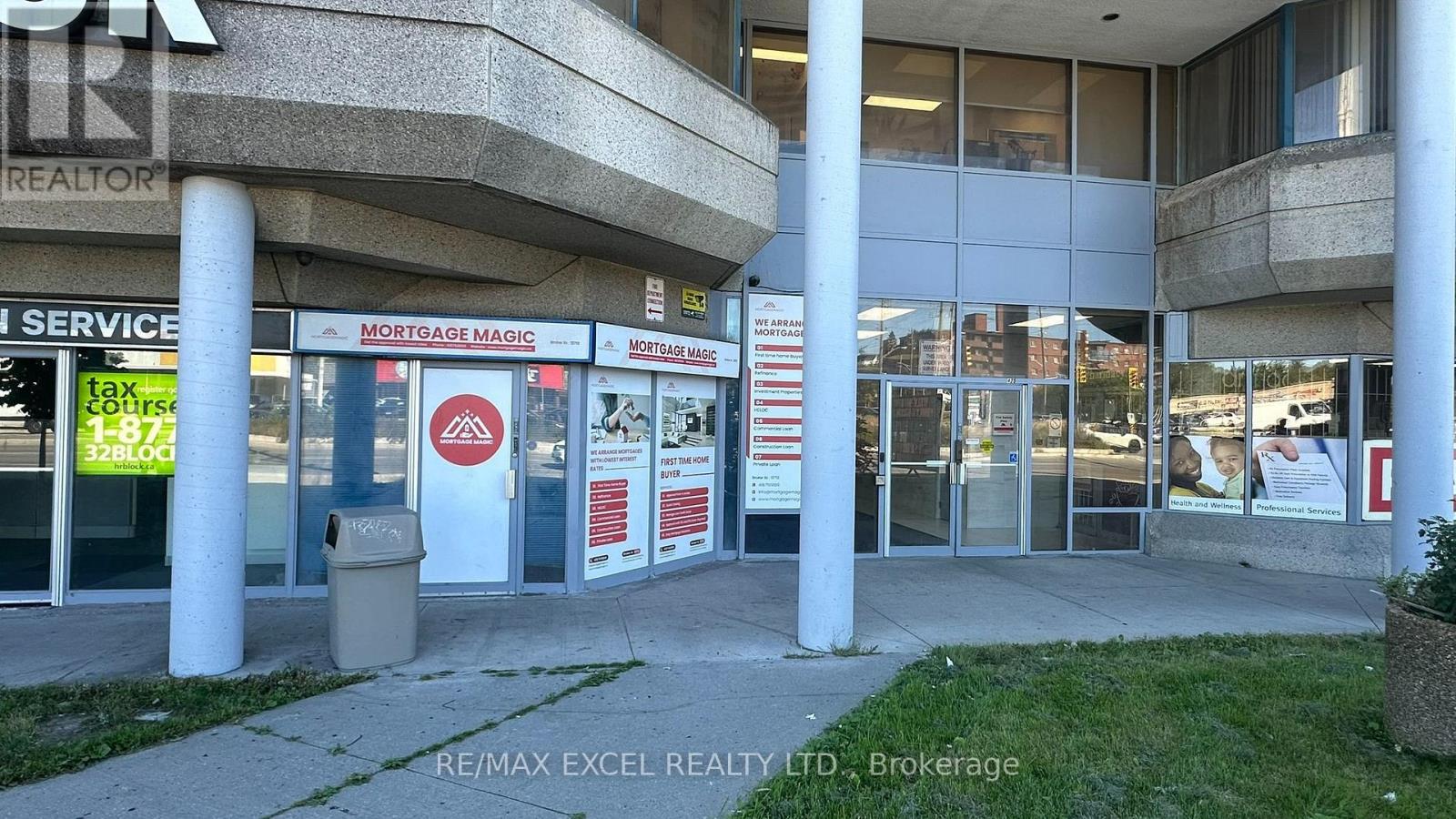102 - 2425 EGLINTON AVENUE E
