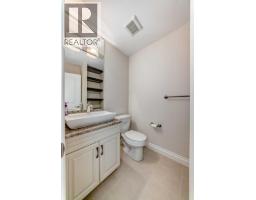 4pc Bathroom - 60 Hong Kong Road Sw, Calgary, AB T3E7B6 Photo 11
