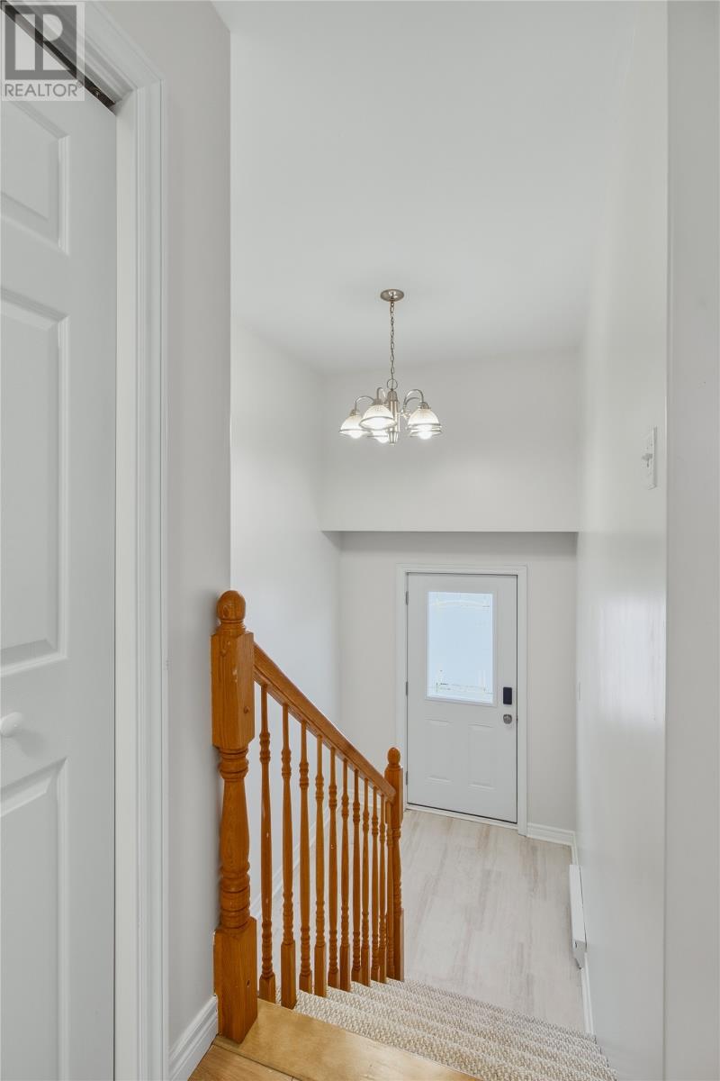 24 Hopedale Crescent, photo 3 of 38