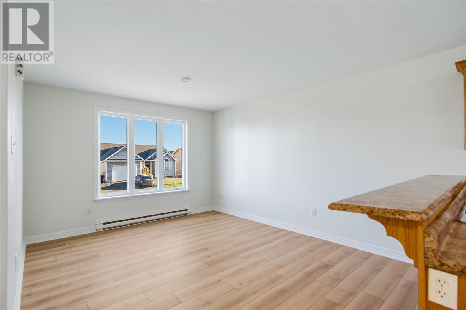 24 Hopedale Crescent, photo 4 of 38