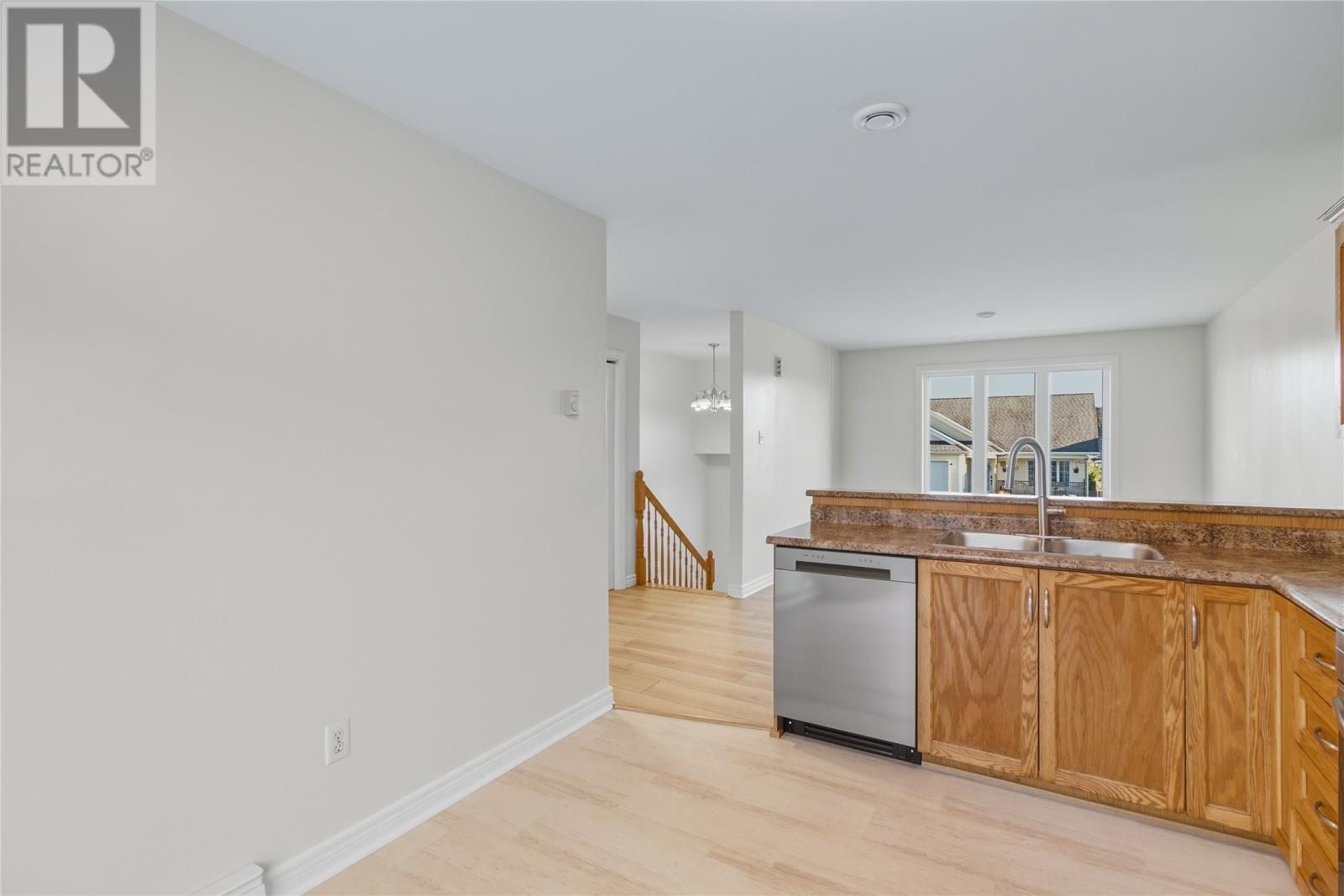 24 Hopedale Crescent, photo 8 of 38