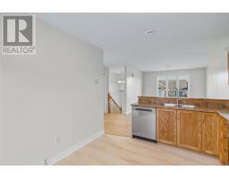 24 Hopedale Crescent thumbnail 8