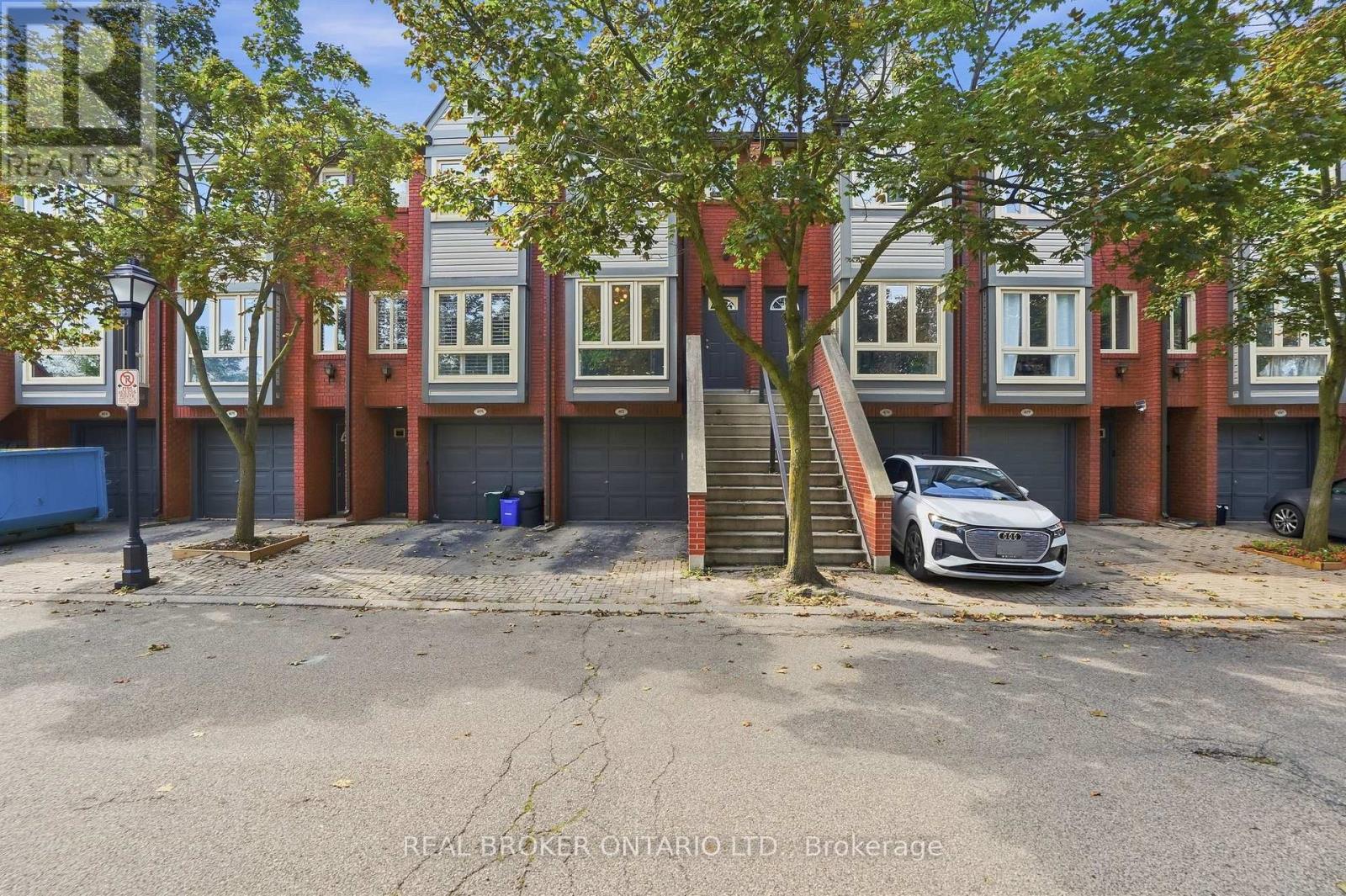 Photo of 895 Maple Avenue