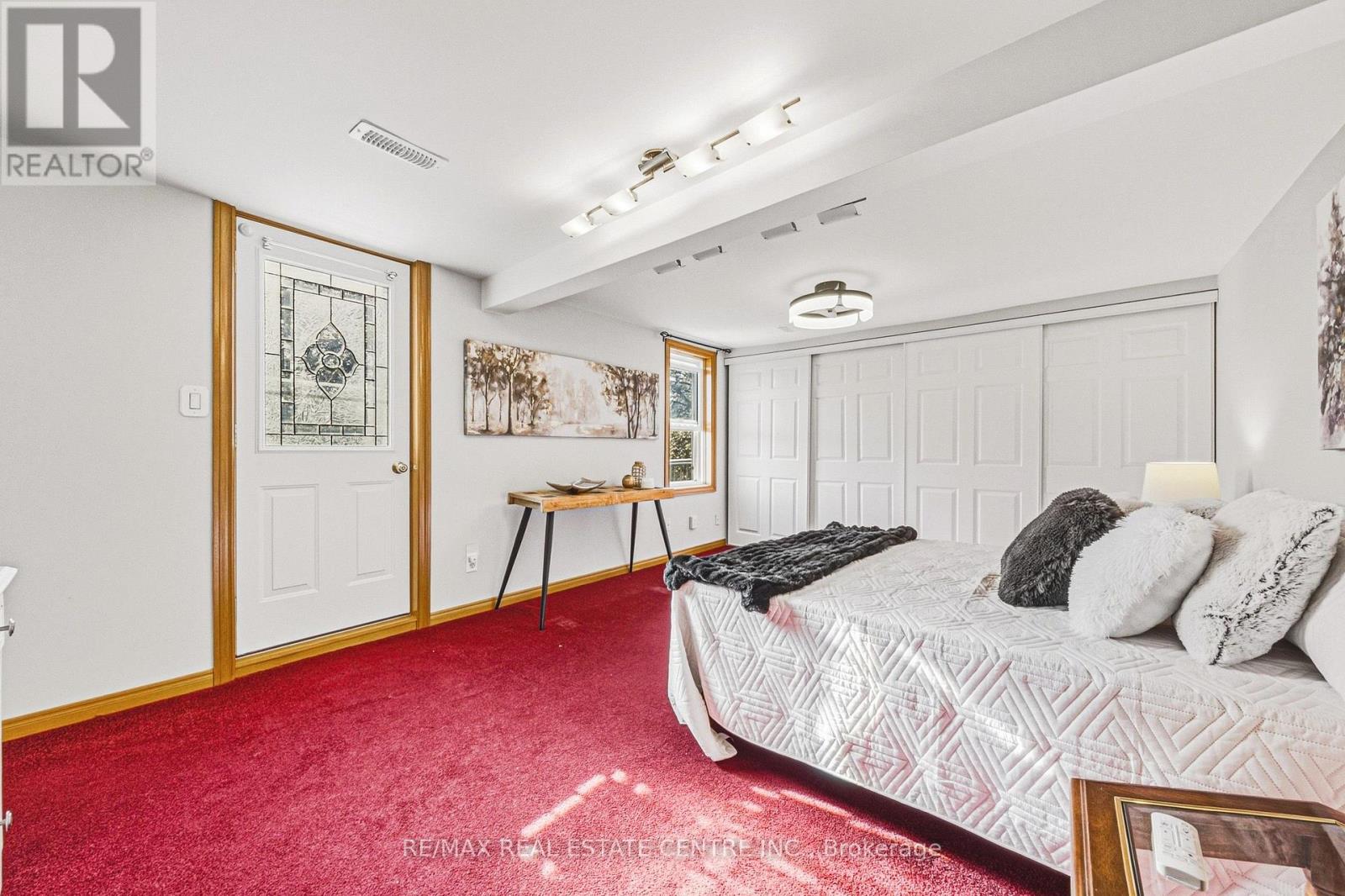 950 HAMILTON STREET - 22