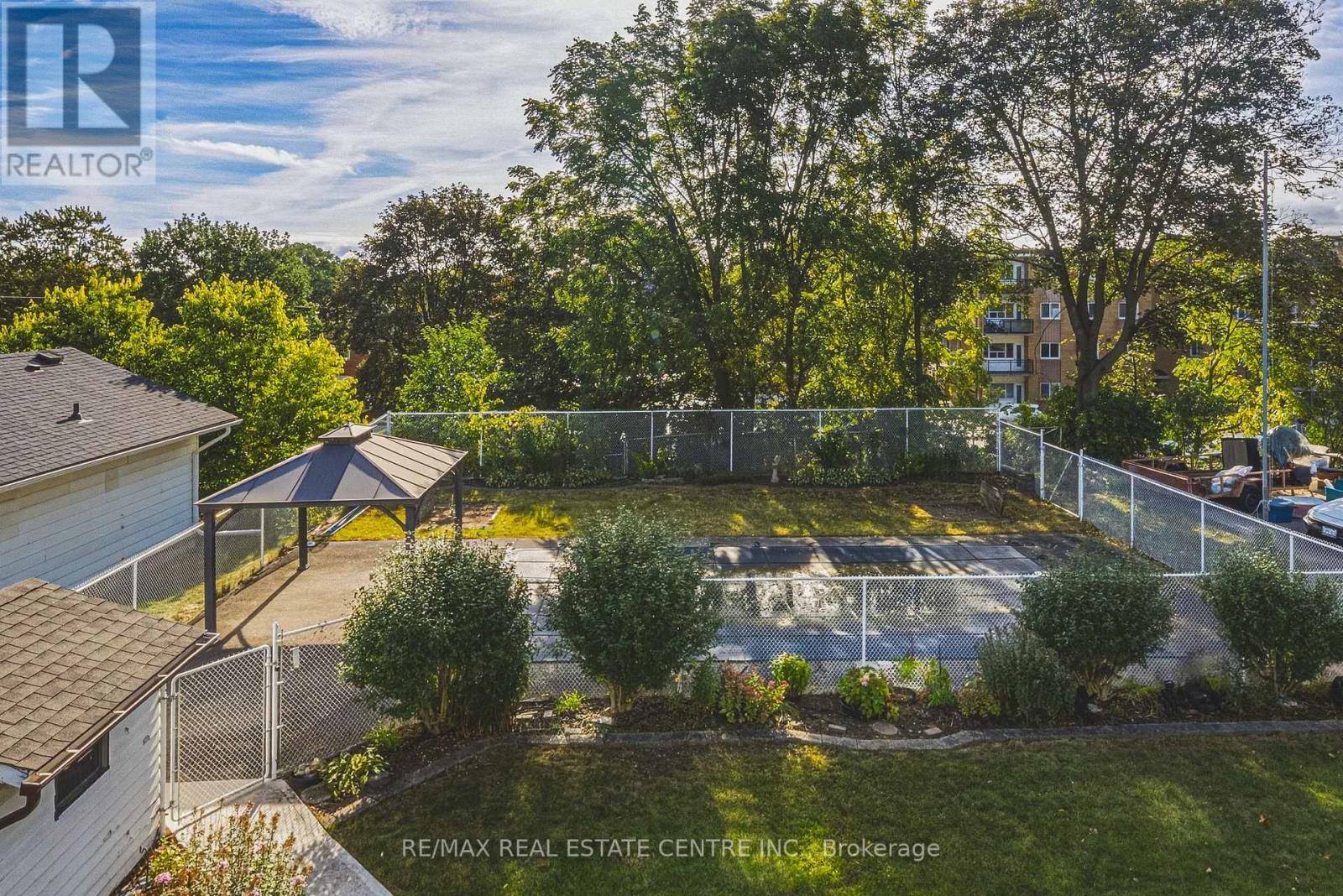 950 HAMILTON STREET - 33