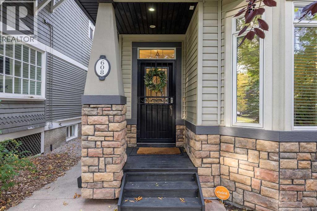 608 24 Avenue SW - photo 2