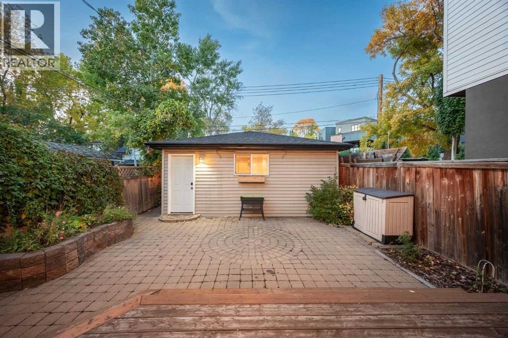 608 24 Avenue SW - photo 43