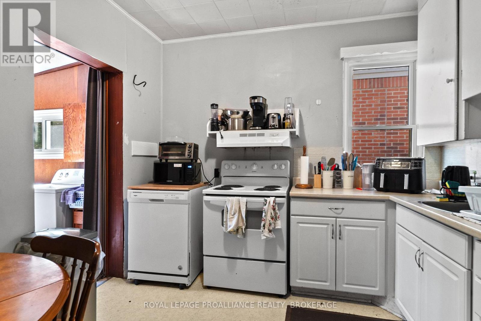 153 MACDONNELL STREET - 10
