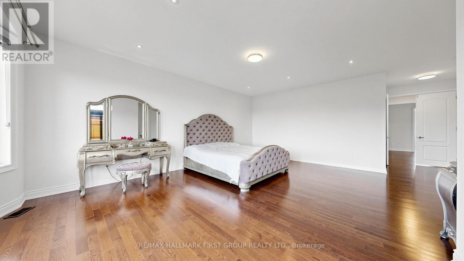 40 HACKETT STREET - Image 22
