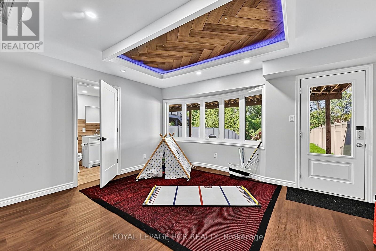 52 HACKETT STREET - 37