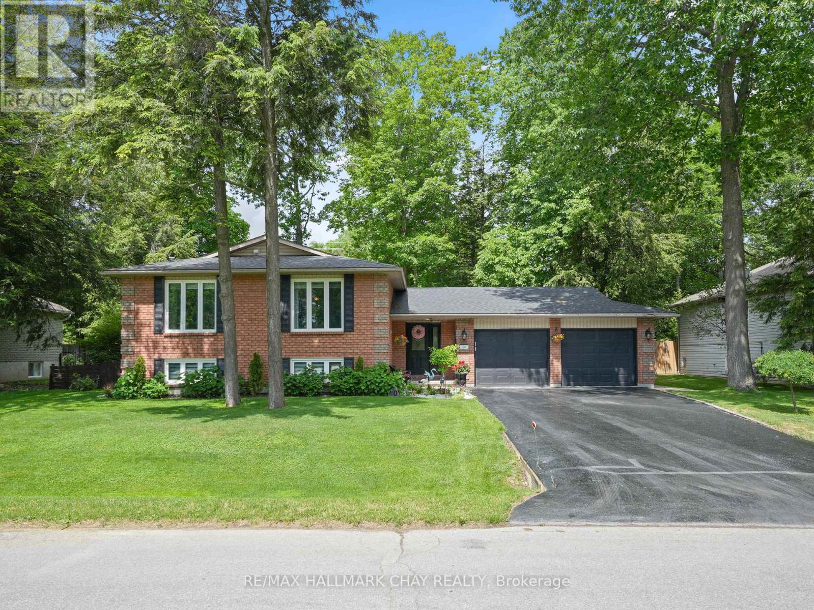 Property for sale at 20 DOWNER CRESCENT