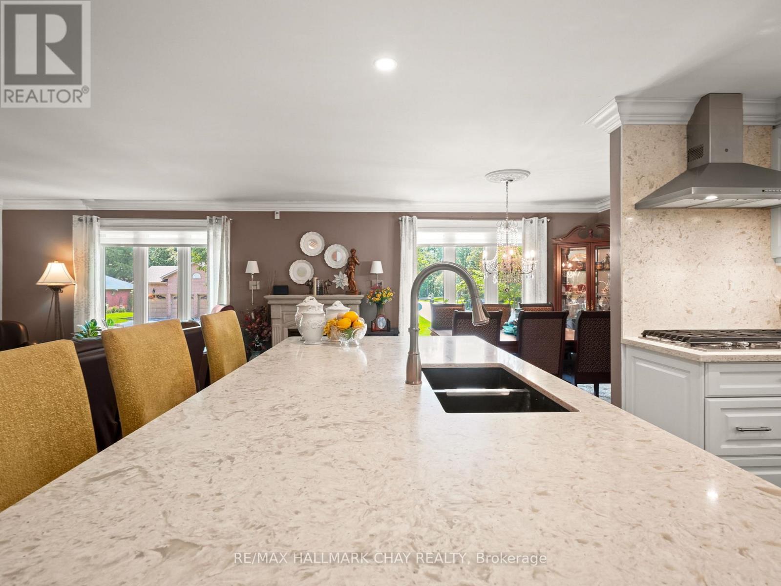 20 DOWNER CRESCENT - Image 15